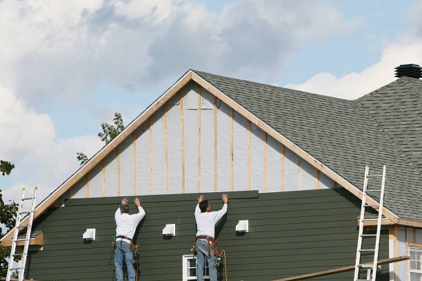 Professional Siding Installation technician working in Warren, MN